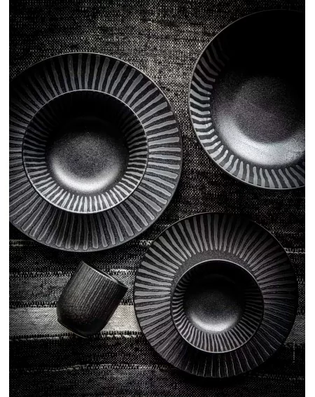 Porcelánový plytký tanier NYAKIM, black